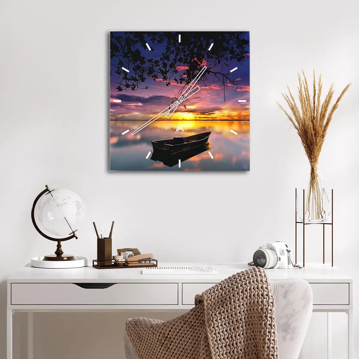 Vægur, Uret - "Det ser ud til, at du hænger midt på himlen..." - 40x40 cm