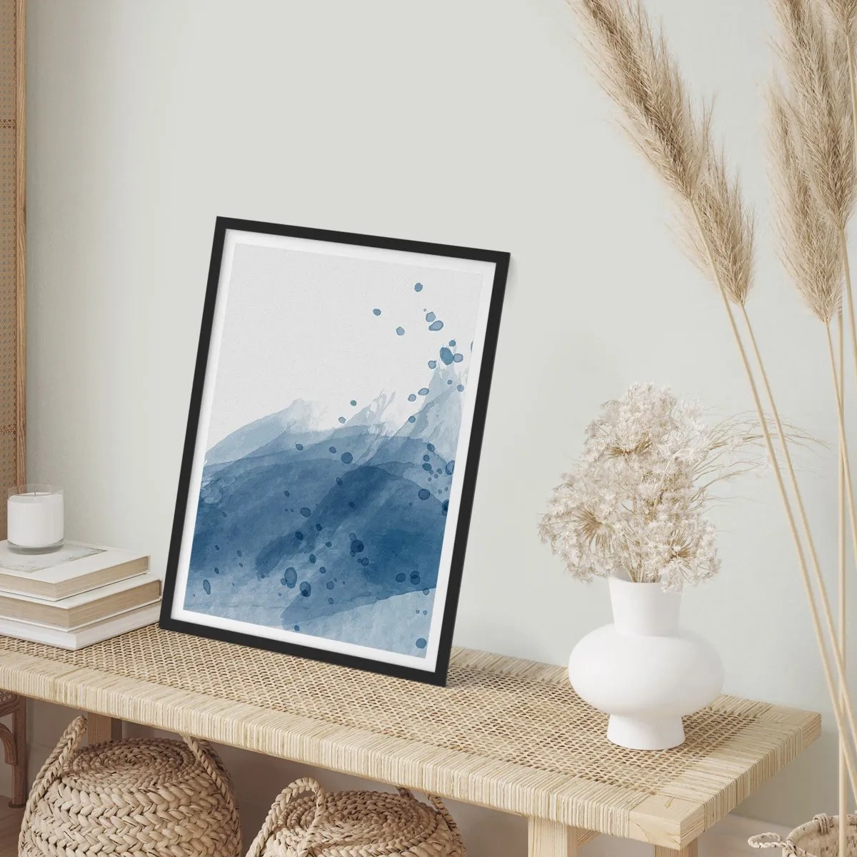 Plakat i sort ramme - Akvarelbølger i blå nuancer - 50x70cm - Blå tyl - Moderne vægdekoration til stue og soveværelse ARTTOR
