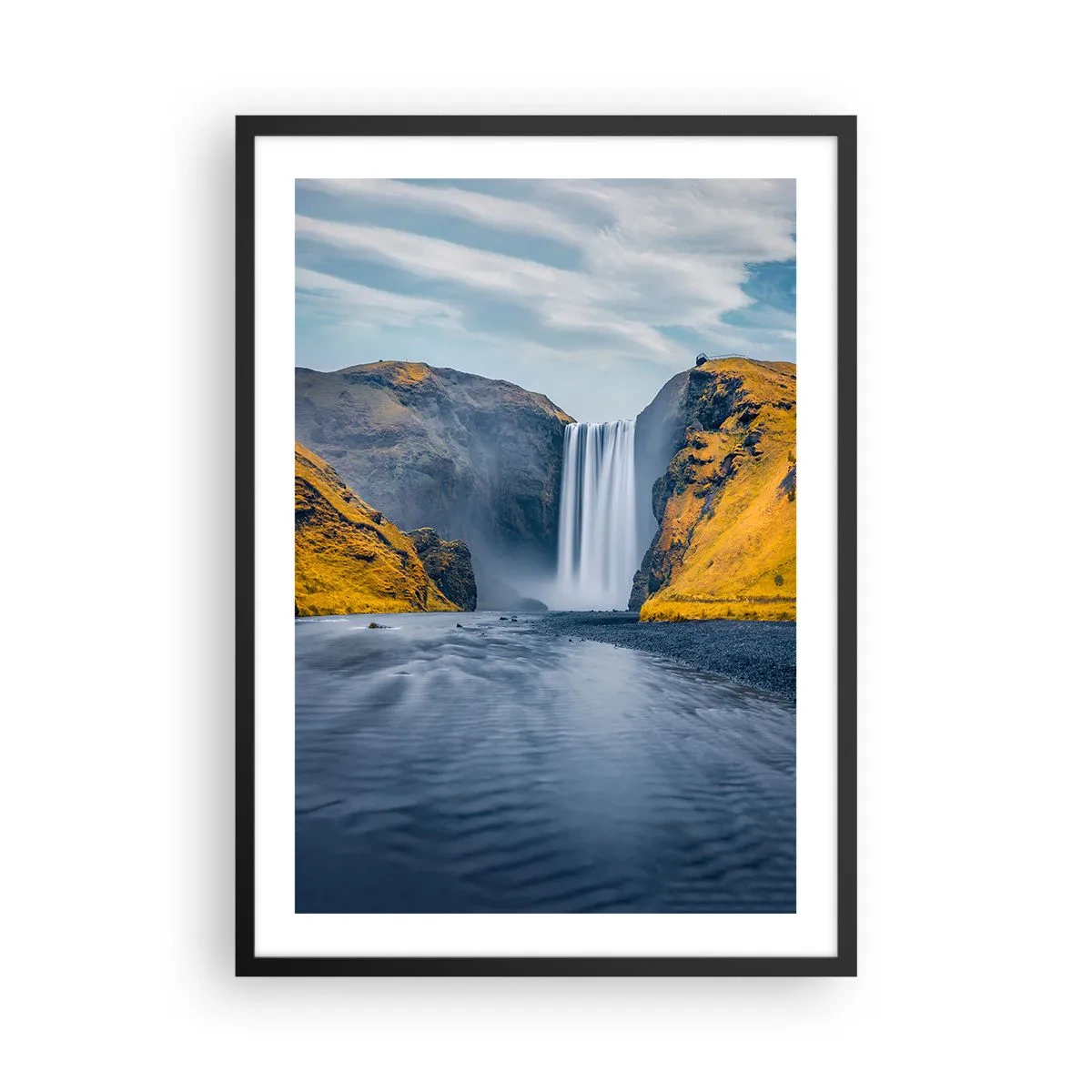 Plakat i sort ramme - Et vandfald, der strømmer ned fra bjerge omgivet af gyldne skråninger - 50x70cm - Evig varighed, evig bevægelse - Moderne vægdekoration til stue og soveværelse ARTTOR