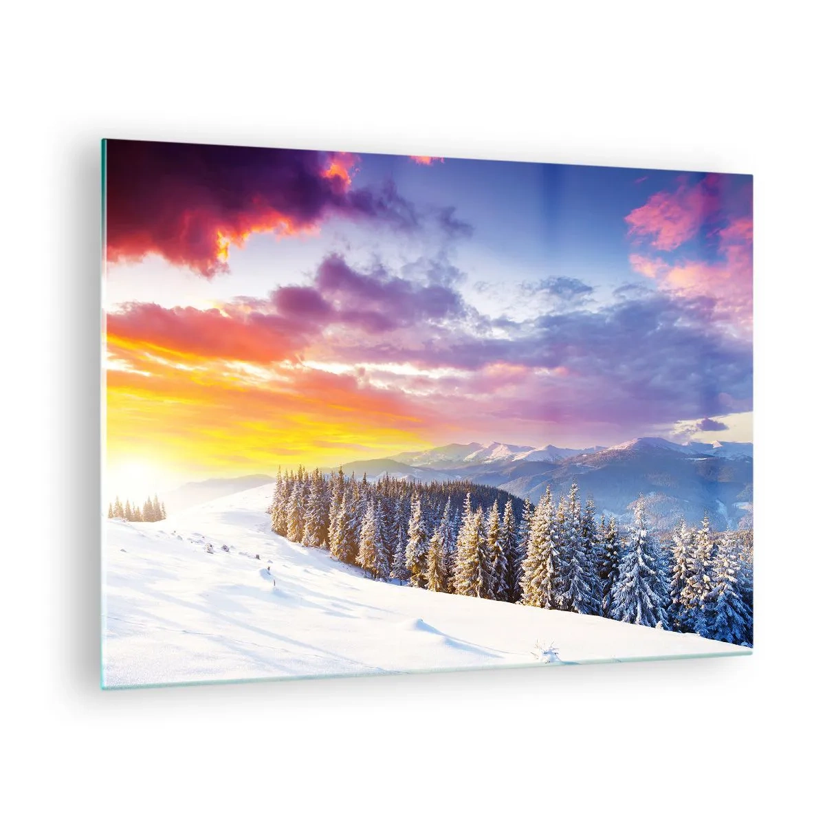 Billede på glas - Vinterbjerglandskab med snedækkede træer og en farverig himmel - 70x50cm - Ved højlys dag - Moderne vægdekoration til stue og soveværelse ARTTOR