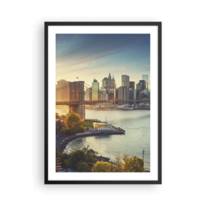 Plakat i sort ramme - Brooklyn Bridge og Manhattans skyline i skumringen - 50x70cm - Den store bys daggry - Moderne vægdekoration til stue og soveværelse ARTTOR
