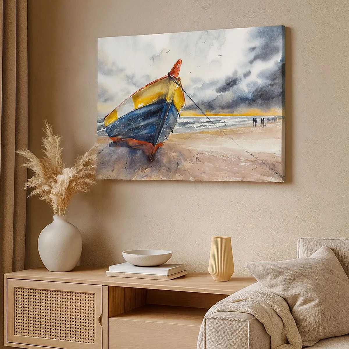 Lærredstryk - Billede på lærred - En malerisk båd på stranden under en overskyet himmel - 70x50cm - Hvile på stranden - Moderne vægdekoration til stue og soveværelse ARTTOR