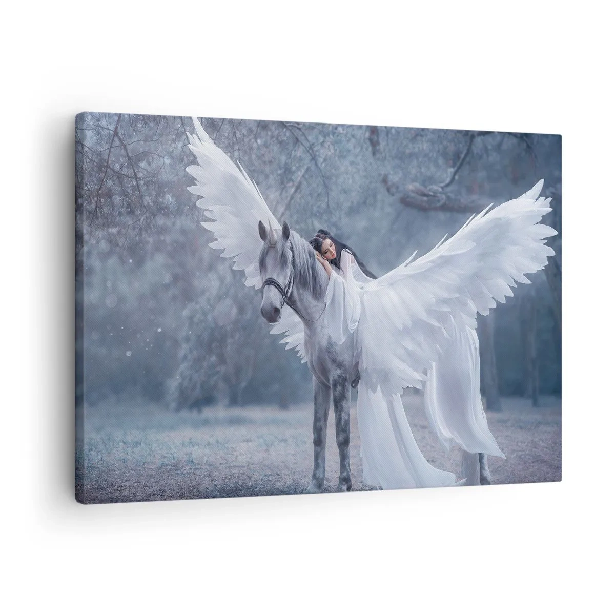 Lærredstryk - Billede på lærred - En kvinde på en hvid hest med vinger i en magisk skov - 70x50cm - Inspireret øjeblik - Moderne vægdekoration til stue og soveværelse ARTTOR
