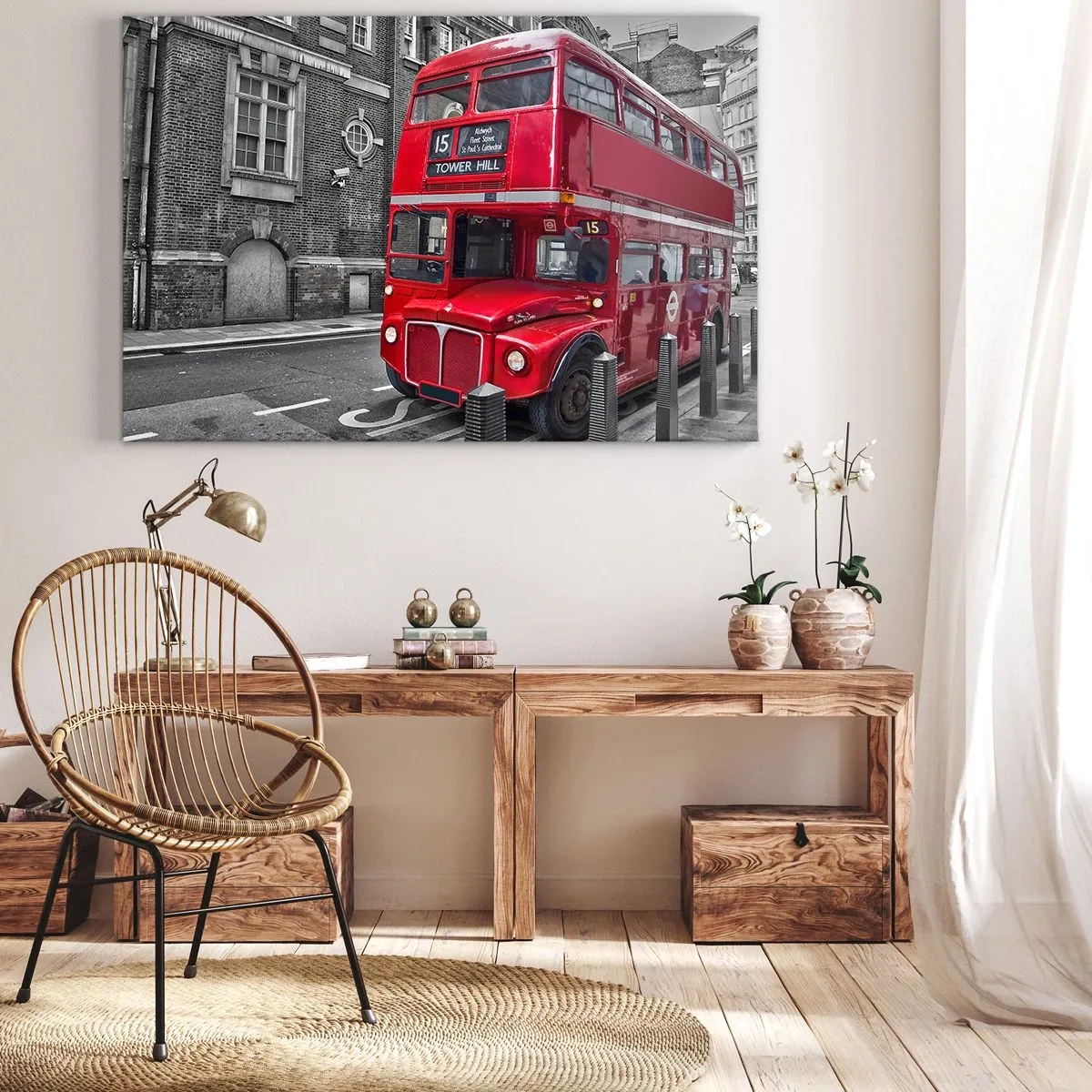 Lærredstryk - Billede på lærred - En rød dobbeltdækkerbus i London mod en baggrund af klassisk arkitektur - 70x50cm - Altid det samme - Moderne vægdekoration til stue og soveværelse ARTTOR