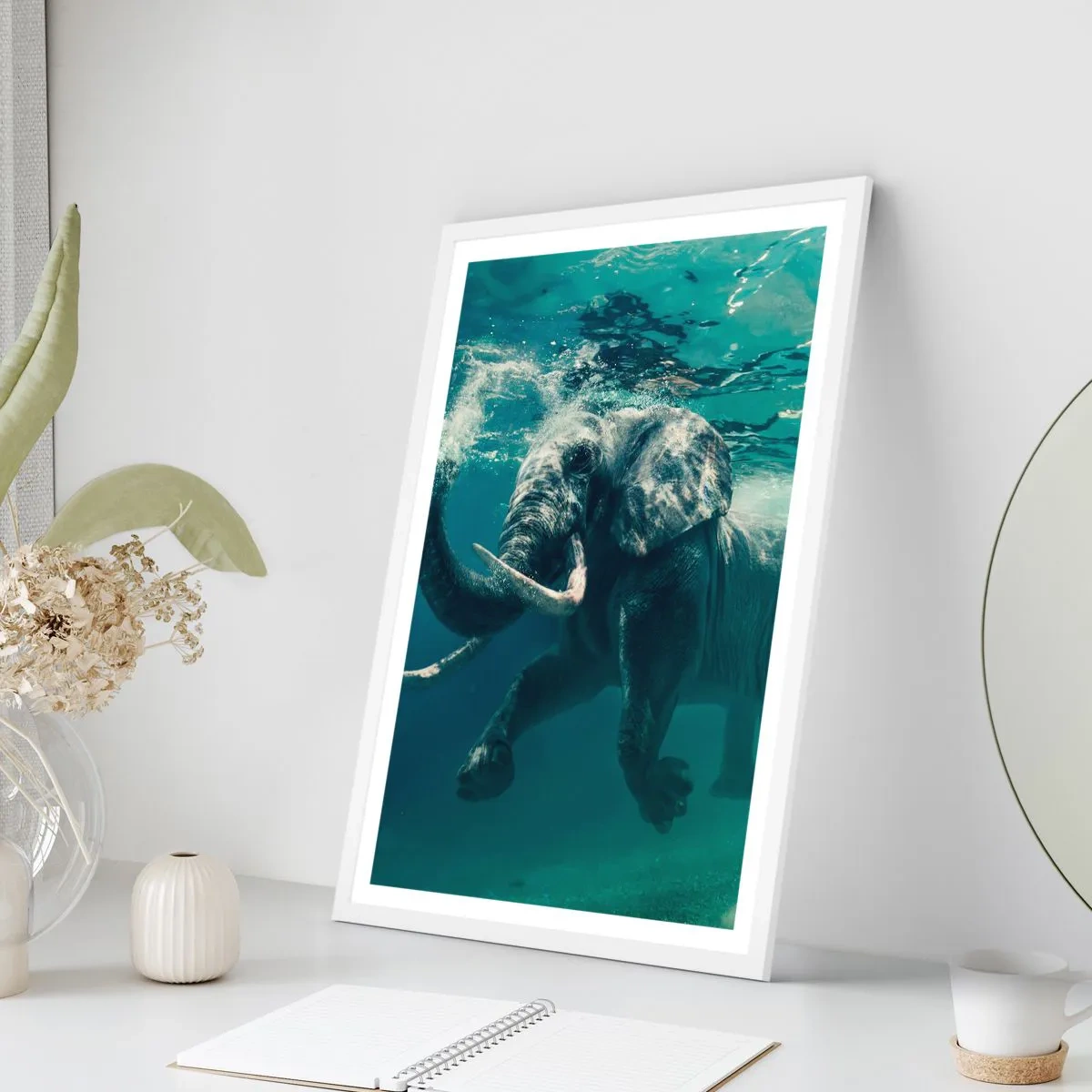 Plakat i hvid ramme - Alle kan lide at svømme - 50x70 cm