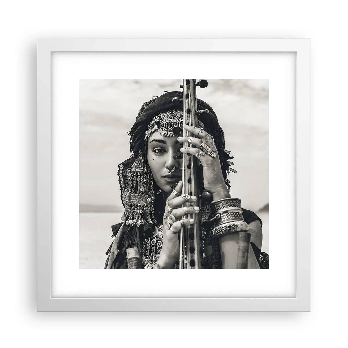 Plakat i hvid ramme - Selve den orientalske musik - 30x30 cm