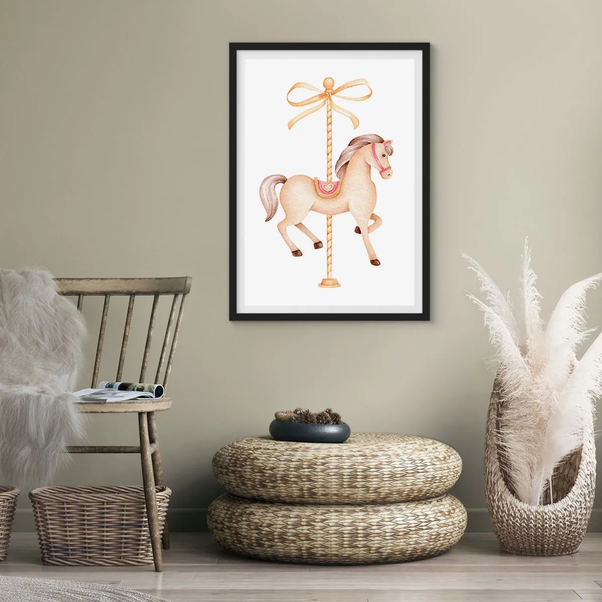 Plakat i sort ramme - En delikat illustration af en karruselhest i pastelfarver - 50x70cm - Med et yndefuldt trav - Moderne vægdekoration til stue og soveværelse ARTTOR