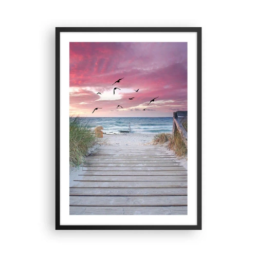 Plakat i sort ramme - Træsti på stranden med udsigt over havet ved solnedgang - 50x70cm - Baltisk indtryk - Moderne vægdekoration til stue og soveværelse ARTTOR