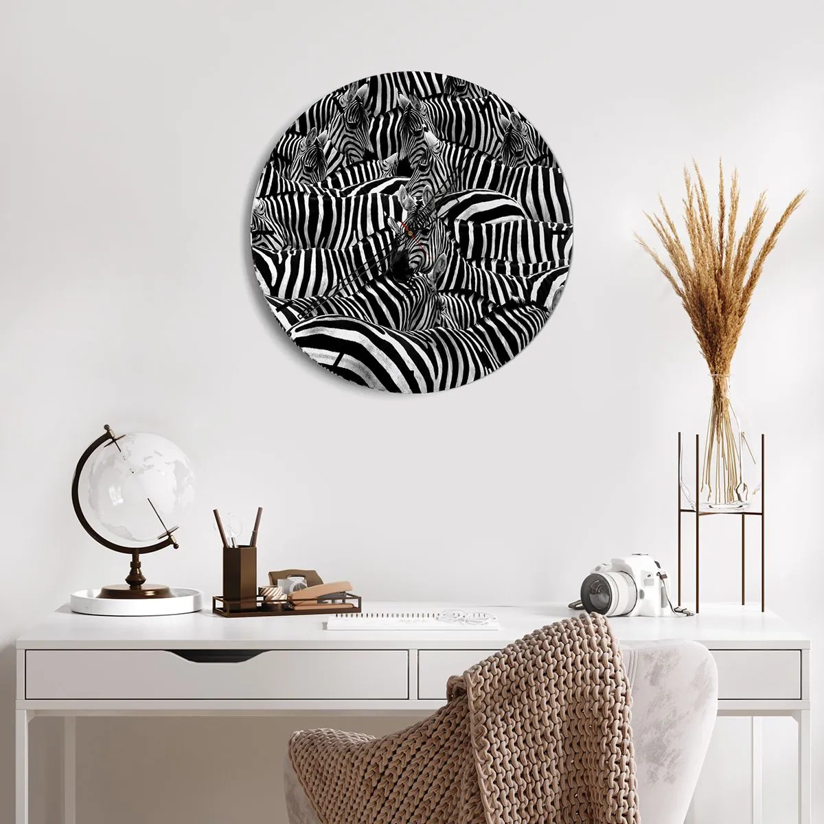 Vægur, Uret - En flok zebraer i en sort-hvid komposition - 30x30cm - Stribet gruppeportræt - Moderne vægdekoration til stue, køkken og soveværelse ARTTOR