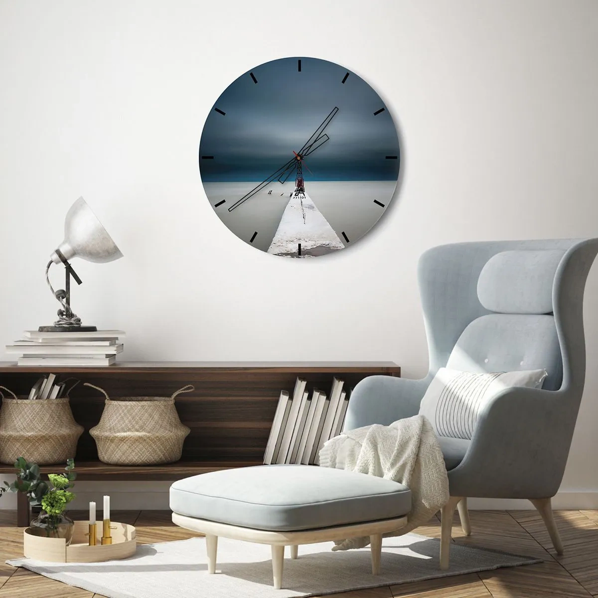 Vægur, Uret - En minimalistisk bro, der fører til fyrtårnet mod havet - 30x30cm - At møde det uendelige - Moderne vægdekoration til stue, køkken og soveværelse ARTTOR