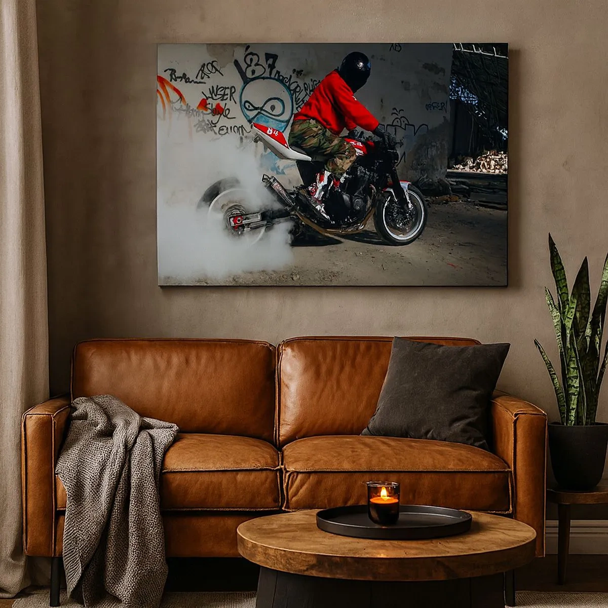Lærredstryk - Billede på lærred - En motorcyklist udfører en spektakulær drift i en forladt bygning dækket af graffiti. - 70x50cm - Jag mig! - Moderne vægdekoration til stue og soveværelse ARTTOR