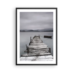 Plakat i sort ramme - En gammel mole med en båd på roligt vand - 50x70cm - Du kan tage af sted i morgen - Moderne vægdekoration til stue og soveværelse ARTTOR