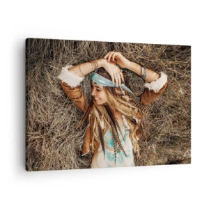 Lærredstryk - Billede på lærred - Boho-stil kvinde liggende på hø - 70x50cm - På vej til kærlighedens sommer - Moderne vægdekoration til stue og soveværelse ARTTOR