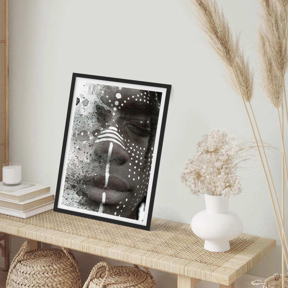 Plakat i sort ramme - Abstrakt portræt med sorte og hvide mønstre i ansigtet - 50x70cm - Opdag den oprindelige ånd - Moderne vægdekoration til stue og soveværelse ARTTOR