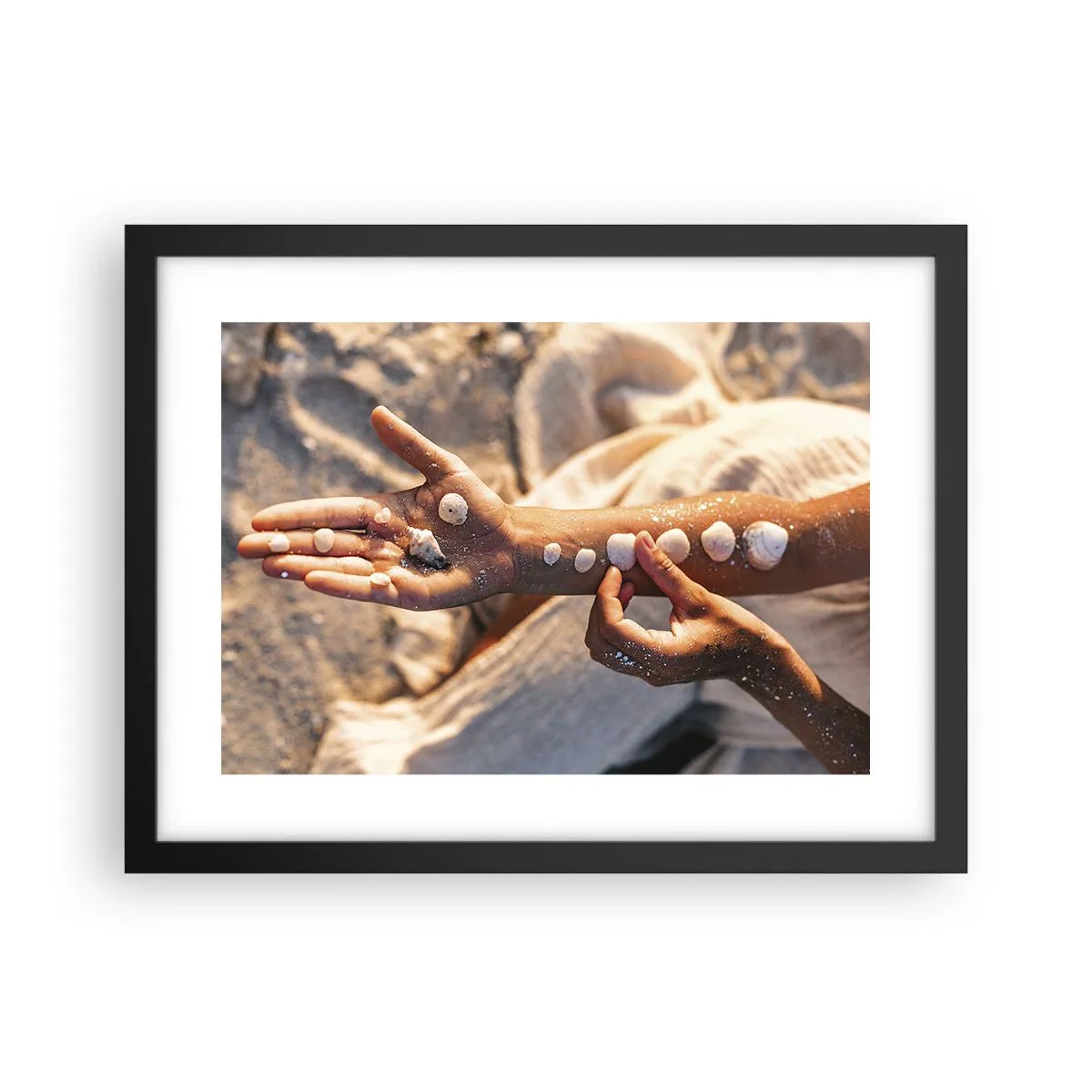 Plakat i sort ramme - Skønhed inden for rækkevidde - 40x30 cm