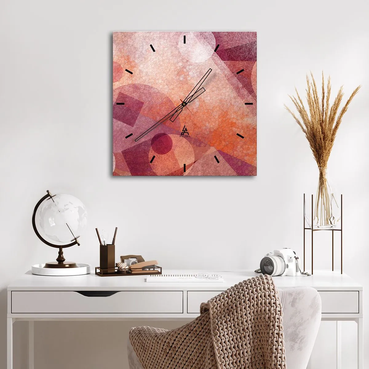 Vægur, Uret - Geometriske transformationer i pink - 30x30 cm