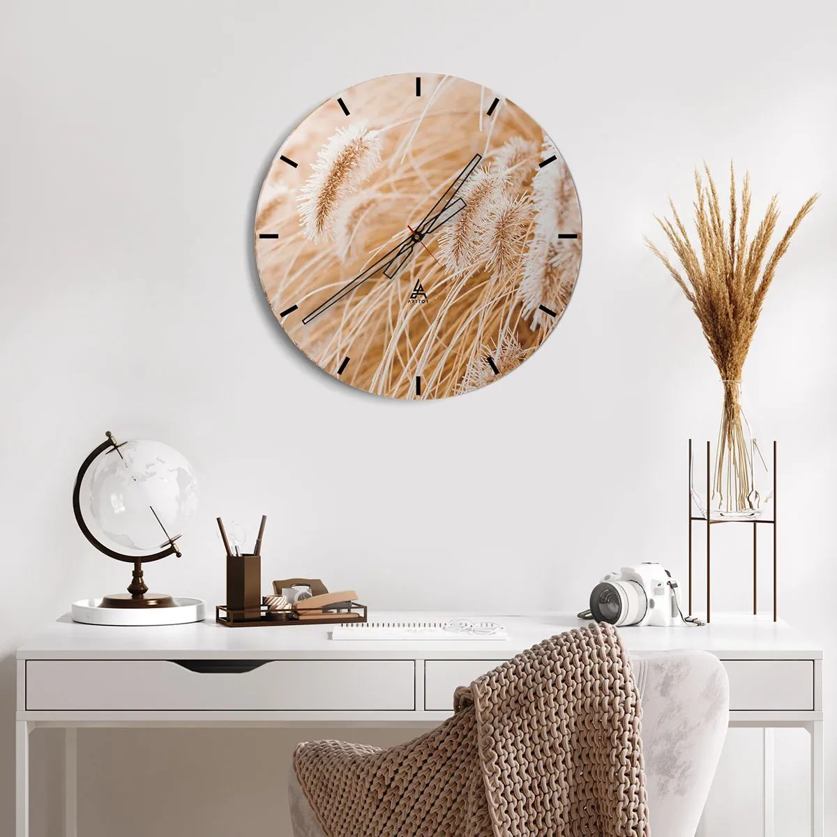 Vægur, Uret - Nærbillede af gyldent græs, der svajer i vinden - 30x30cm - Gyldent susen af græsser - Moderne vægdekoration til stue, køkken og soveværelse ARTTOR