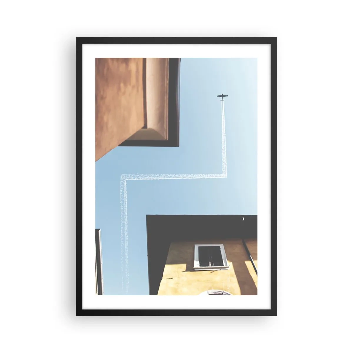 Plakat i sort ramme - Perspektiv af bygninger med et fly og en usædvanlig sti på himlen - 50x70cm - Over den urbane labyrint - Moderne vægdekoration til stue og soveværelse ARTTOR
