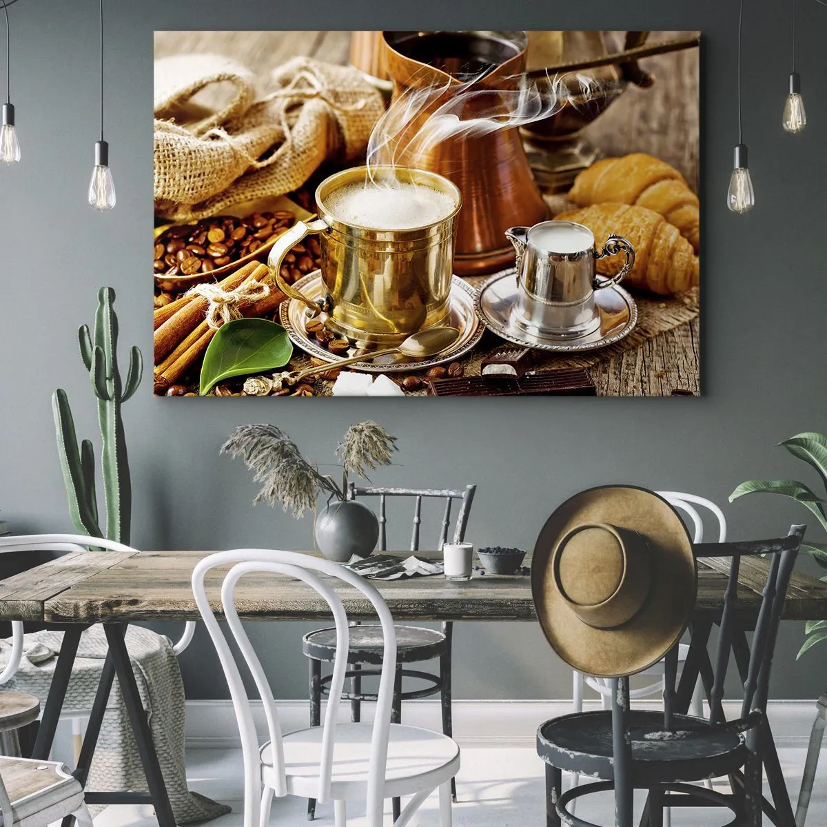 Lærredstryk - Billede på lærred - En gylden krus kaffe omgivet af bønner, kander og croissanter - 70x50cm - Hav en dejlig dag! - Moderne vægdekoration til stue og soveværelse ARTTOR