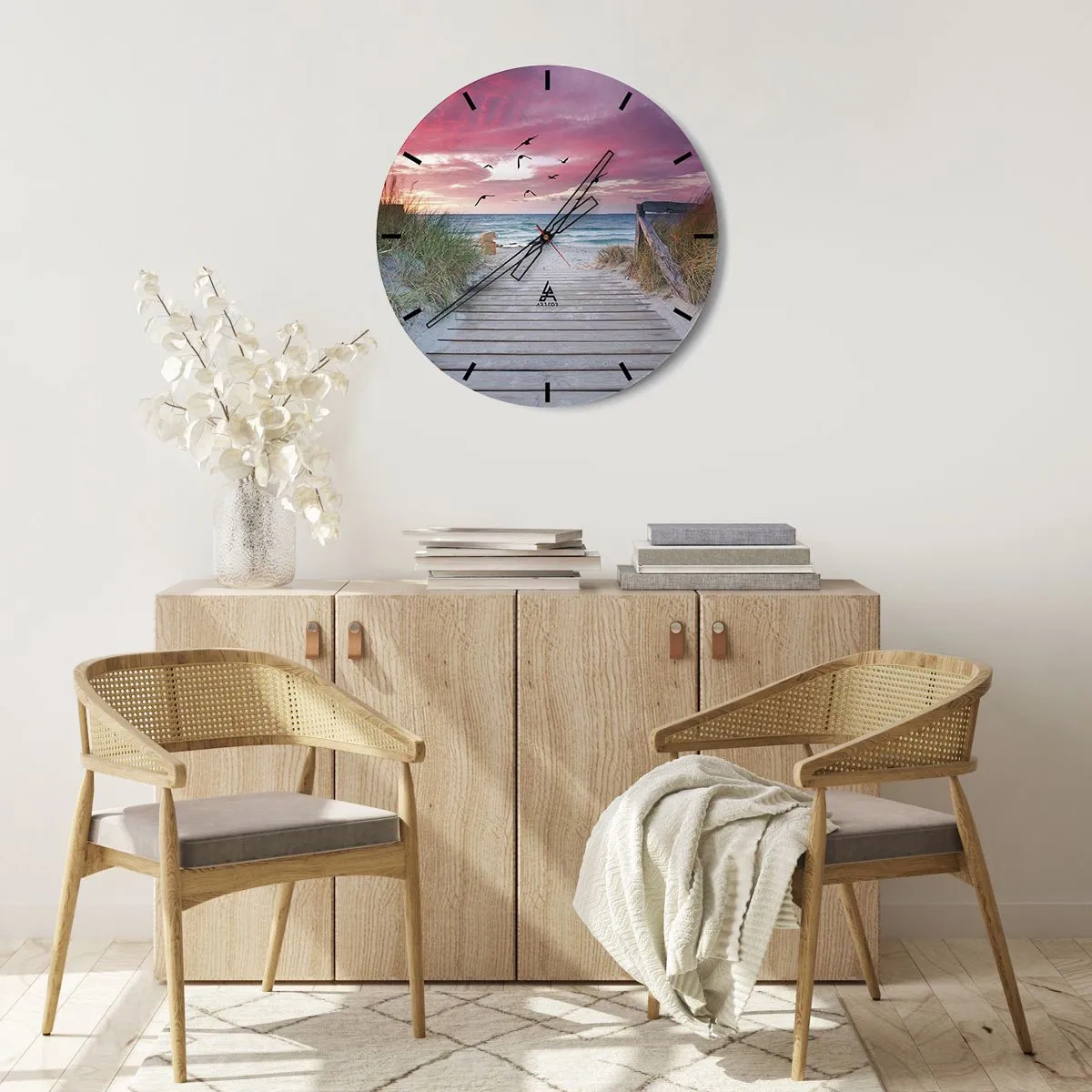 Vægur, Uret - Træbro, der fører til stranden ved solnedgang - 30x30cm - Baltisk indtryk - Moderne vægdekoration til stue, køkken og soveværelse ARTTOR