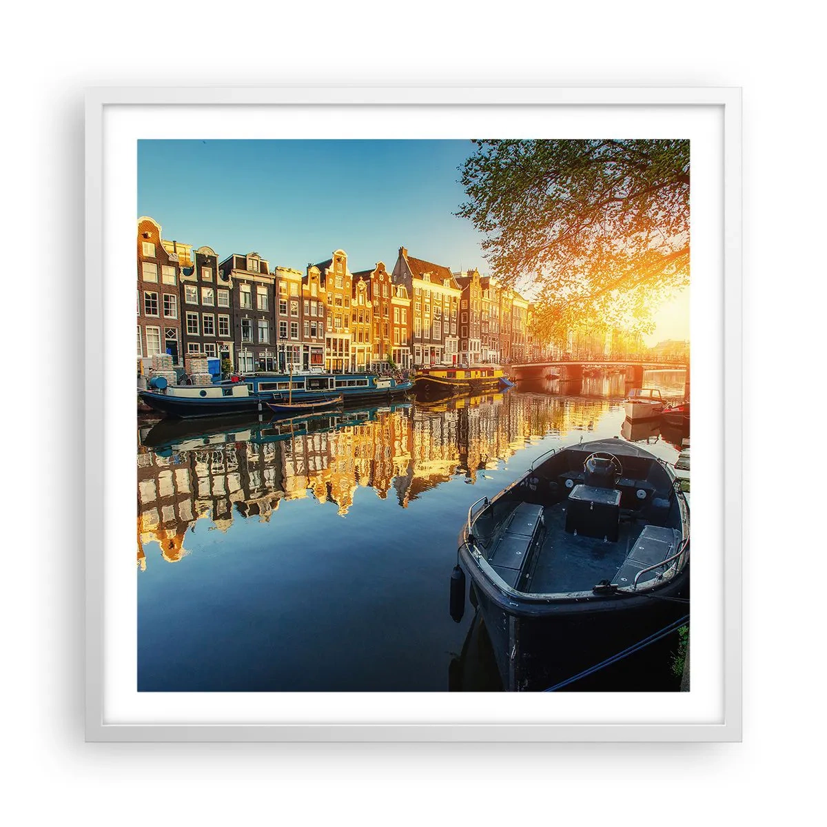 Plakat i hvid ramme - Morgen i Amsterdam - 60x60 cm