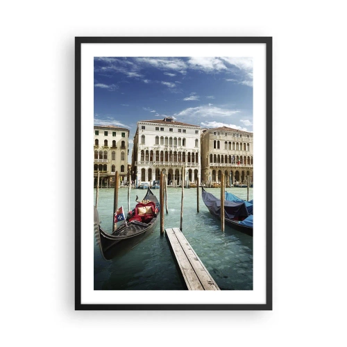Plakat i sort ramme - Gondoler på vandet med historiske bygninger i baggrunden i Venedig - 50x70cm - Paladser i blåt - Moderne vægdekoration til stue og soveværelse ARTTOR