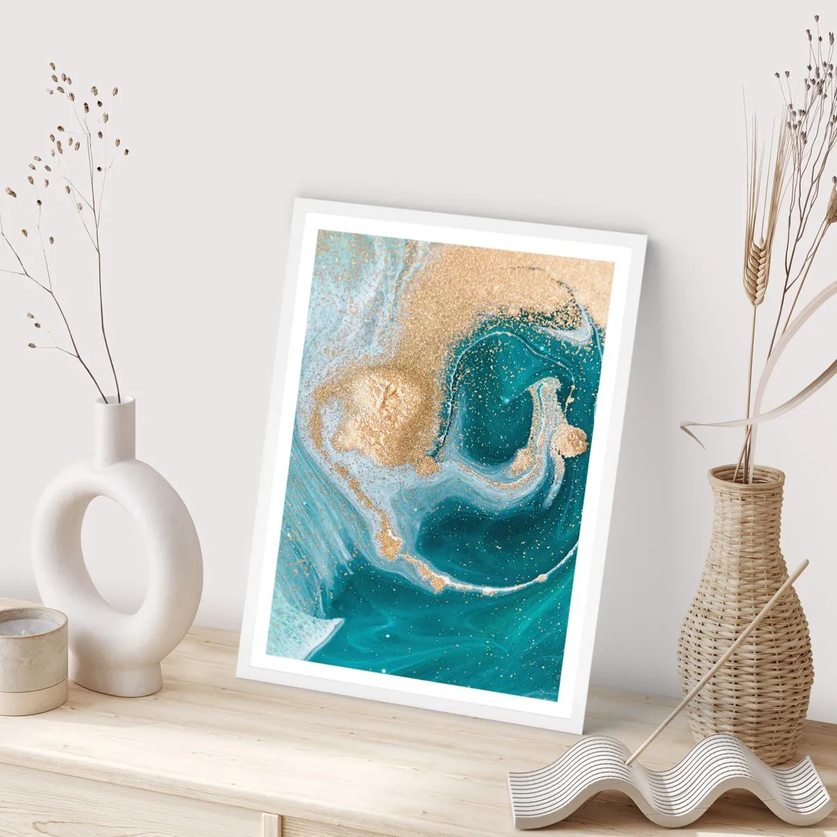 Plakat i hvid ramme - En hvirvel af guld og turkis - 50x70 cm