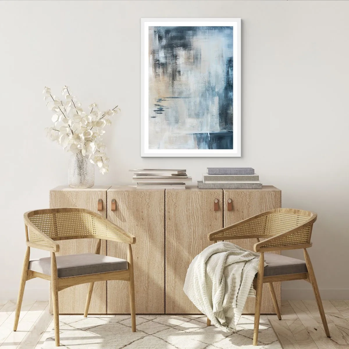 Plakat i hvid ramme - Bag et slør af blåt - 40x50 cm