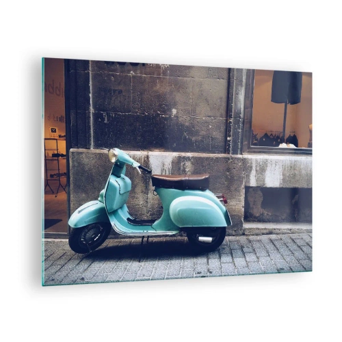 Billede på glas - En blå scooter mod en bygningsvæg - 70x50cm - Uforglemmelige klimaer - Moderne vægdekoration til stue og soveværelse ARTTOR