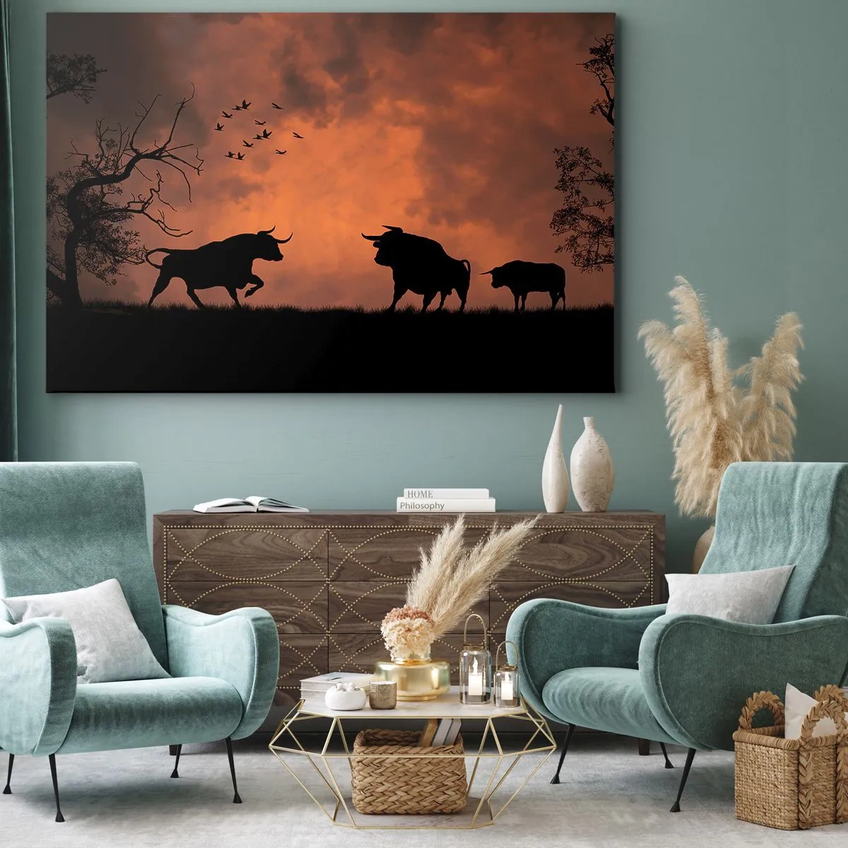Lærredstryk - Billede på lærred - Silhuetter af tyre mod en orange himmel ved solnedgang - 70x50cm - Naturens dramatiske skuespil - Moderne vægdekoration til stue og soveværelse ARTTOR