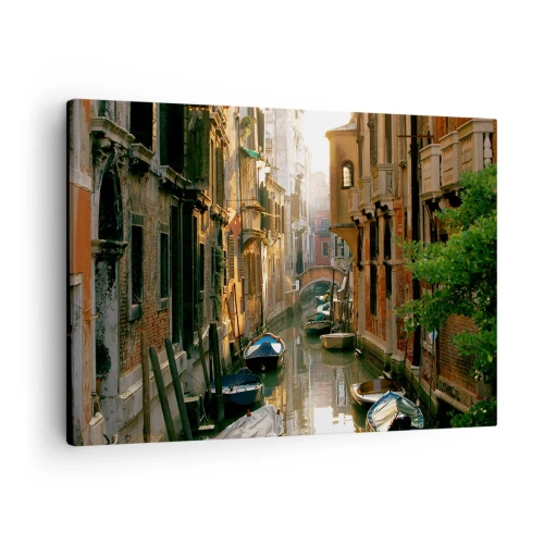Lærredstryk - Billede på lærred - En malerisk kanal i Venedig med både og en bro - 70x50cm - I en venetiansk baggyde - Moderne vægdekoration til stue og soveværelse ARTTOR