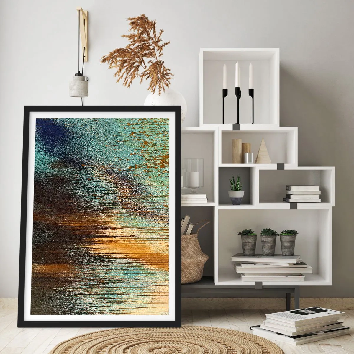 Plakat i sort ramme - En abstrakt komposition af guld- og blå malerstrøg. - 50x70cm - En utilsigtet farverig komposition - Moderne vægdekoration til stue og soveværelse ARTTOR