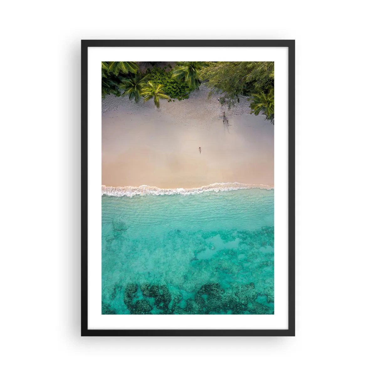 Plakat i sort ramme - Luftfoto af stranden med turkis vand og palmer - 50x70cm - Paradis strand - Moderne vægdekoration til stue og soveværelse ARTTOR