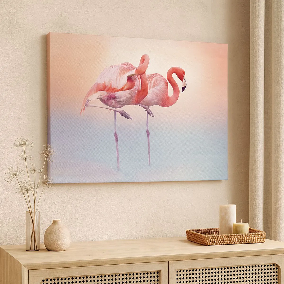 Lærredstryk - Billede på lærred - Flamingoer i sarte pastelfarver på en vandbaggrund - 70x50cm - I farven af den nedgående sol - Moderne vægdekoration til stue og soveværelse ARTTOR