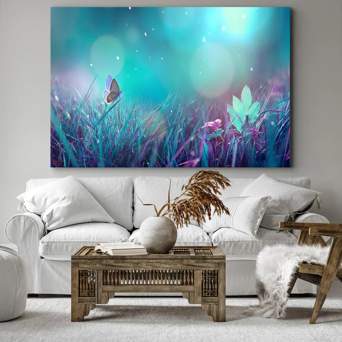 Lærredstryk - Billede på lærred - En sommerfugl på græsset i lyset af slørede refleksioner - 70x50cm - En engs hemmelige liv - Moderne vægdekoration til stue og soveværelse ARTTOR
