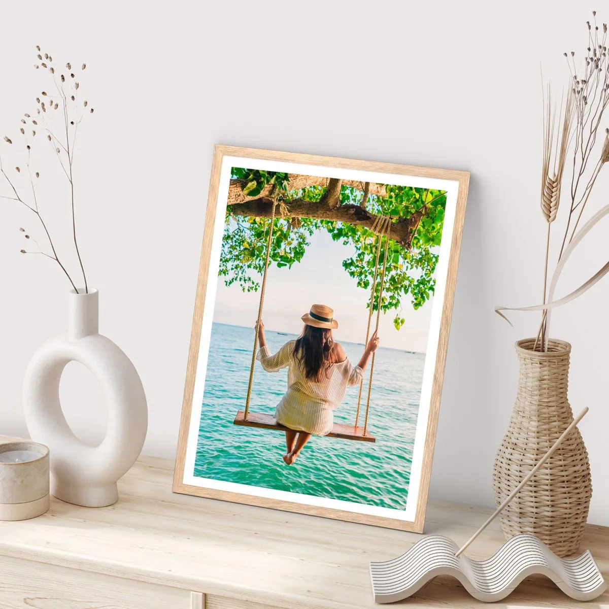 Plakat i ramme af lyst egetræ - Livet er smukt - 50x70 cm