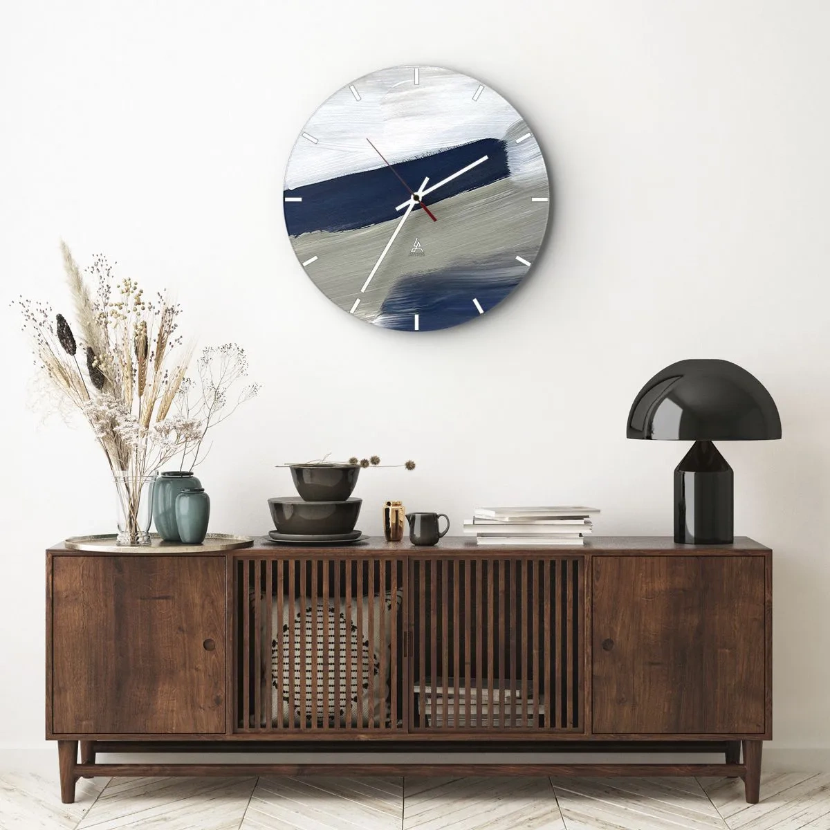 Vægur, Uret - Abstrakte penselstrøg i hvid og marineblå - 30x30cm - Møde med det hvide - Moderne vægdekoration til stue, køkken og soveværelse ARTTOR