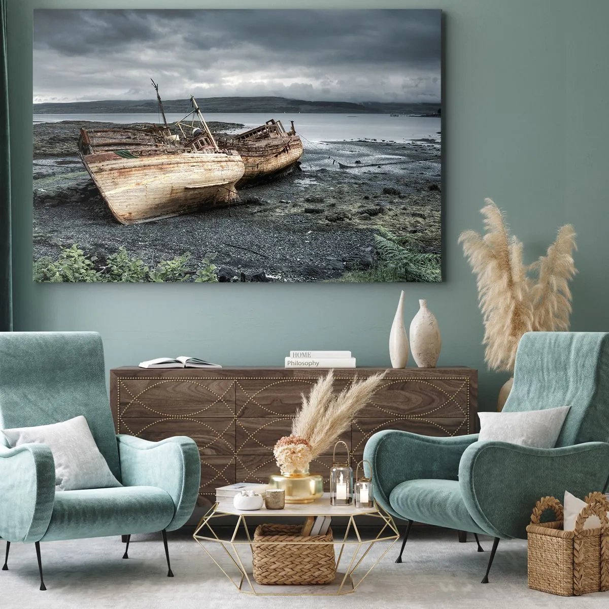 Lærredstryk - Billede på lærred - Forladte både på kysten i et regnfuldt landskab - 70x50cm - "Som et tegn på værdige strabadser opfyldt" - Moderne vægdekoration til stue og soveværelse ARTTOR