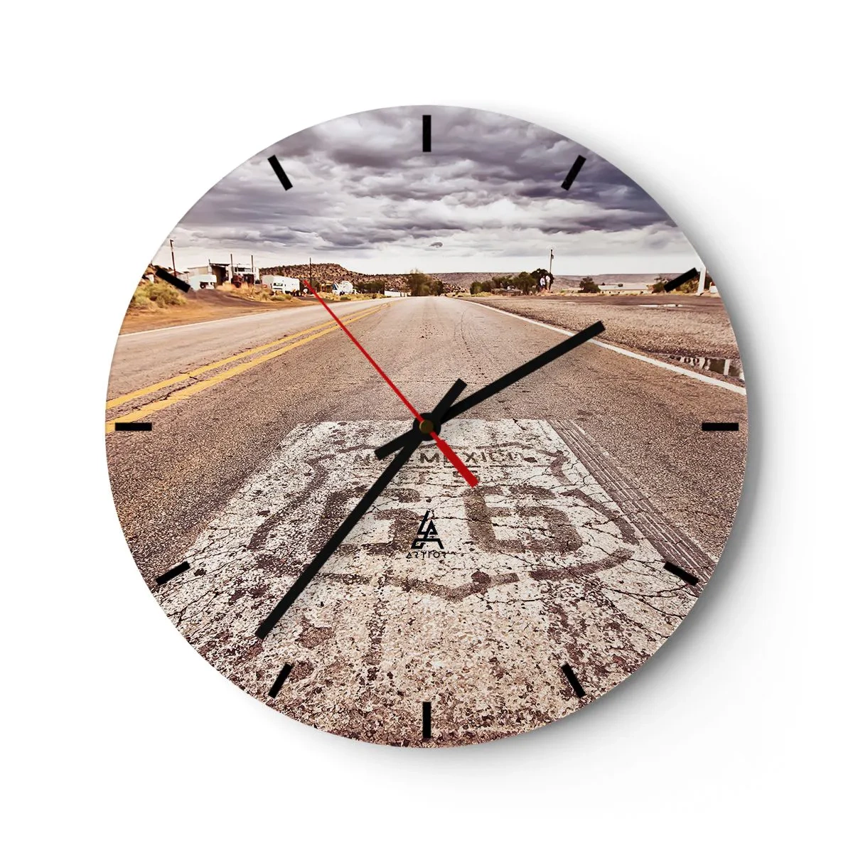 Vægur, Uret - Route 66 under en overskyet himmel - 30x30cm - Mother Road - amerikansk legende - Moderne vægdekoration til stue, køkken og soveværelse ARTTOR