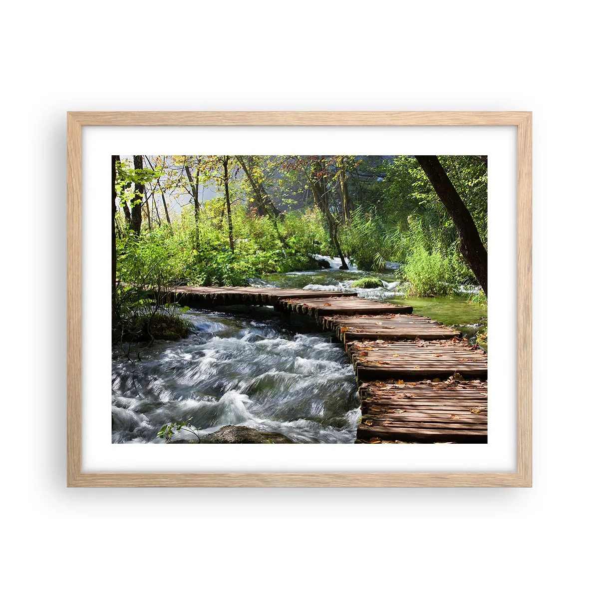 Plakat i ramme af lyst egetræ - Over en skummende kaskade - 50x40 cm