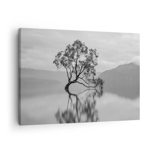 Lærredstryk - Billede på lærred - Et ensomt træ spejlet i vandet med bjerge i baggrunden - 70x50cm - Der findes et land - Moderne vægdekoration til stue og soveværelse ARTTOR