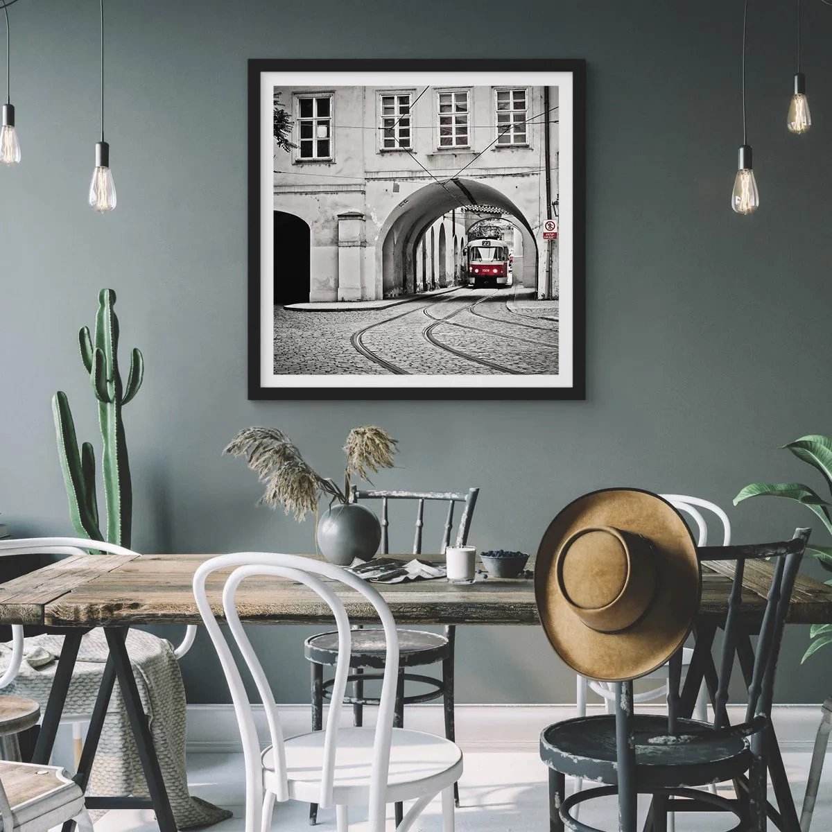 Plakat i sort ramme - Gennem byens labyrint - 30x30 cm