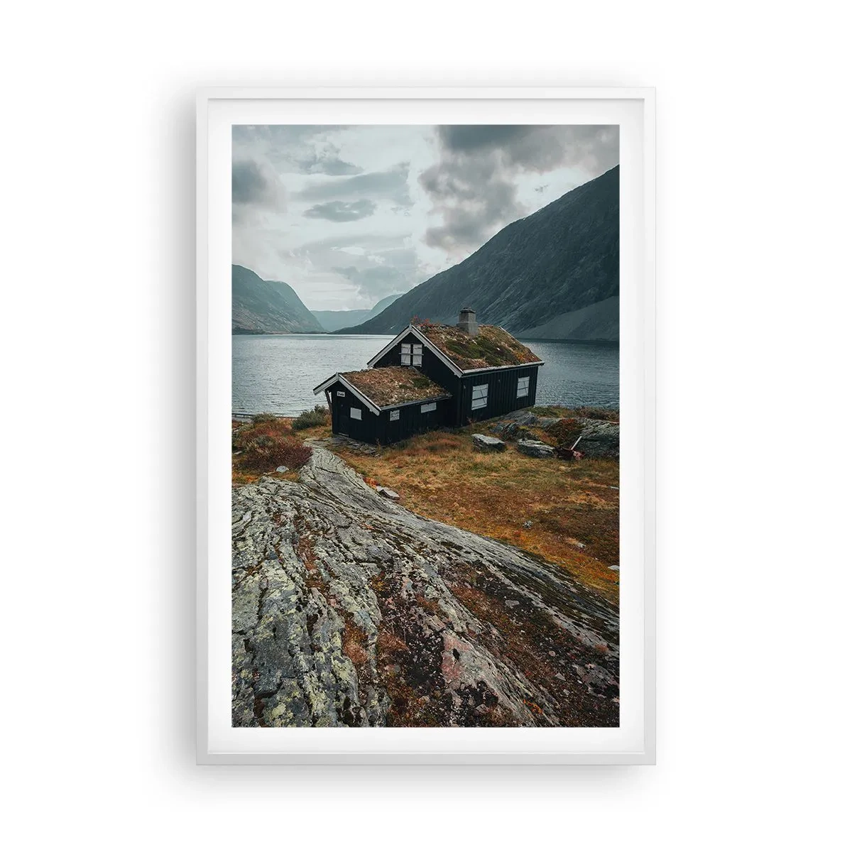 Plakat i hvid ramme - Fjord sommerresort - 61x91 cm