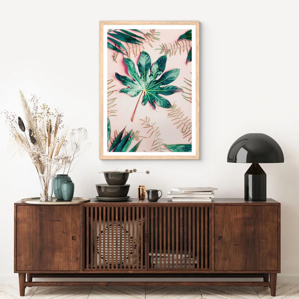 Plakat i ramme af lyst egetræ - En undersøgelse af grønt på en lyserød baggrund - 40x50 cm