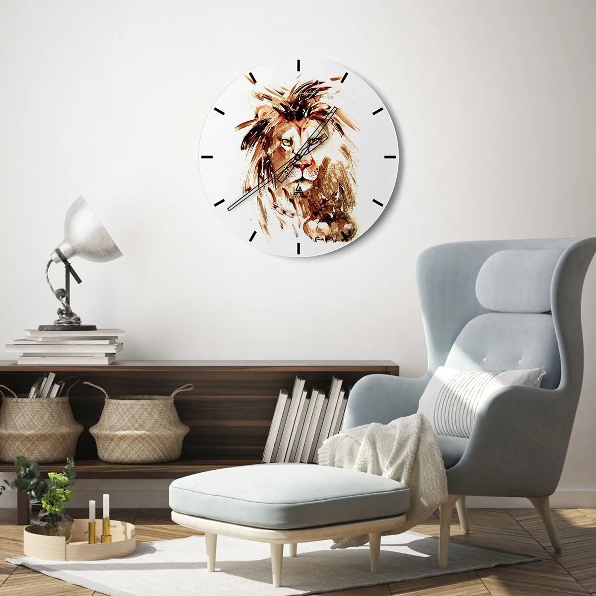 Vægur, Uret - Portræt af en løve i brune nuancer i en dynamisk kunstnerisk form - 30x30cm - Styrke og værdighed - Moderne vægdekoration til stue, køkken og soveværelse ARTTOR