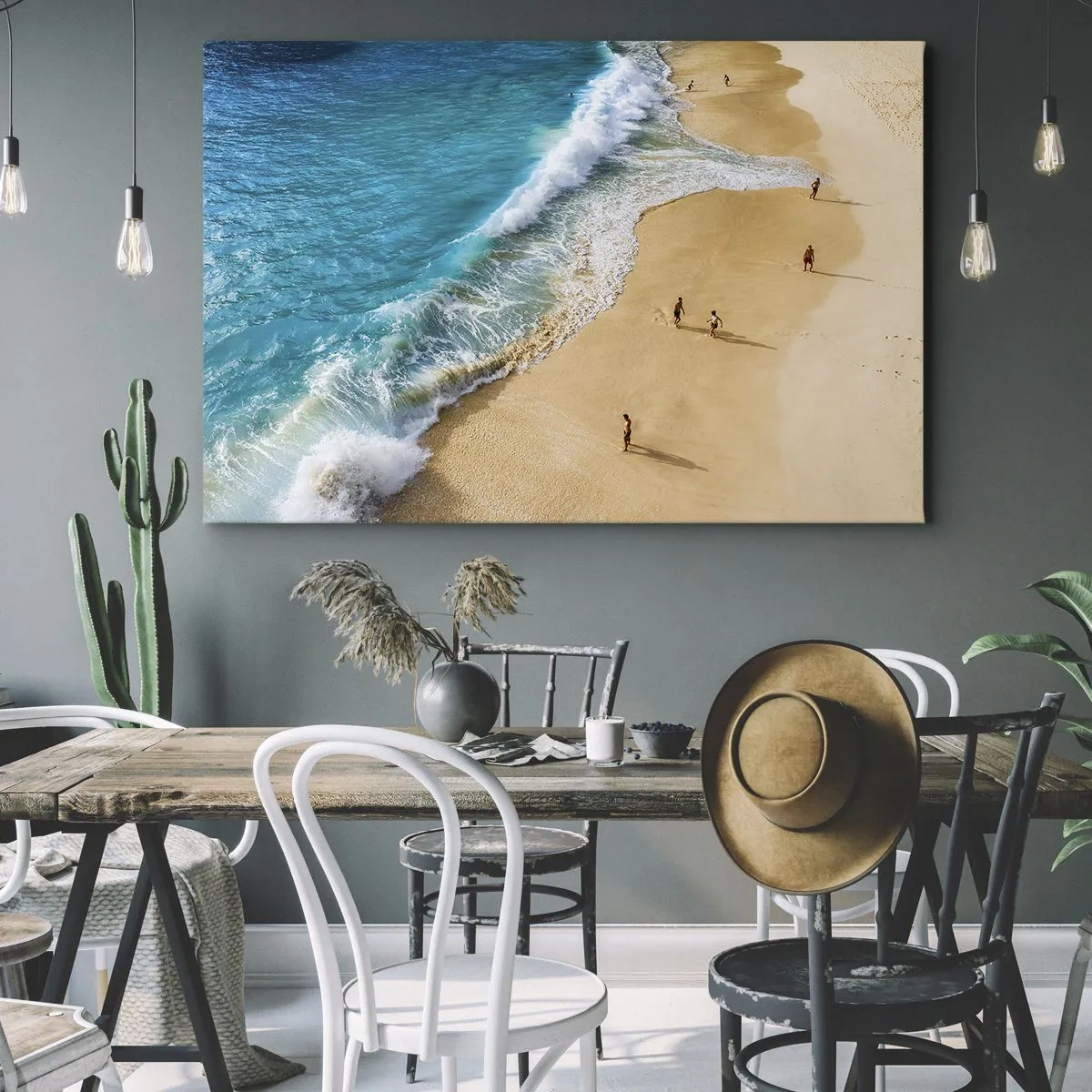 Lærredstryk - Billede på lærred - En strand med turkisblåt vand og mennesker, der går rundt - 70x50cm - Og så solen, stranden... - Moderne vægdekoration til stue og soveværelse ARTTOR