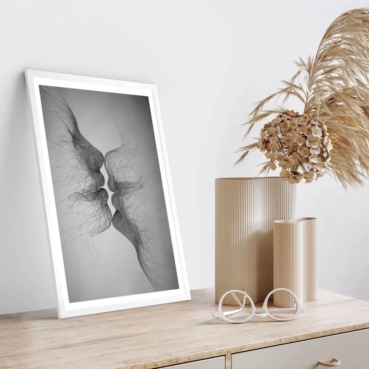 Plakat i hvid ramme - Vindens kys - 70x100 cm