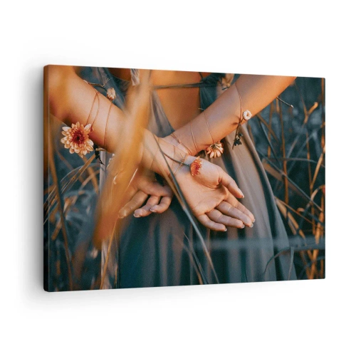 Lærredstryk - Billede på lærred - Sensuelle hænder med blomster i naturlige omgivelser - 70x50cm - Forbundet med naturen - Moderne vægdekoration til stue og soveværelse ARTTOR