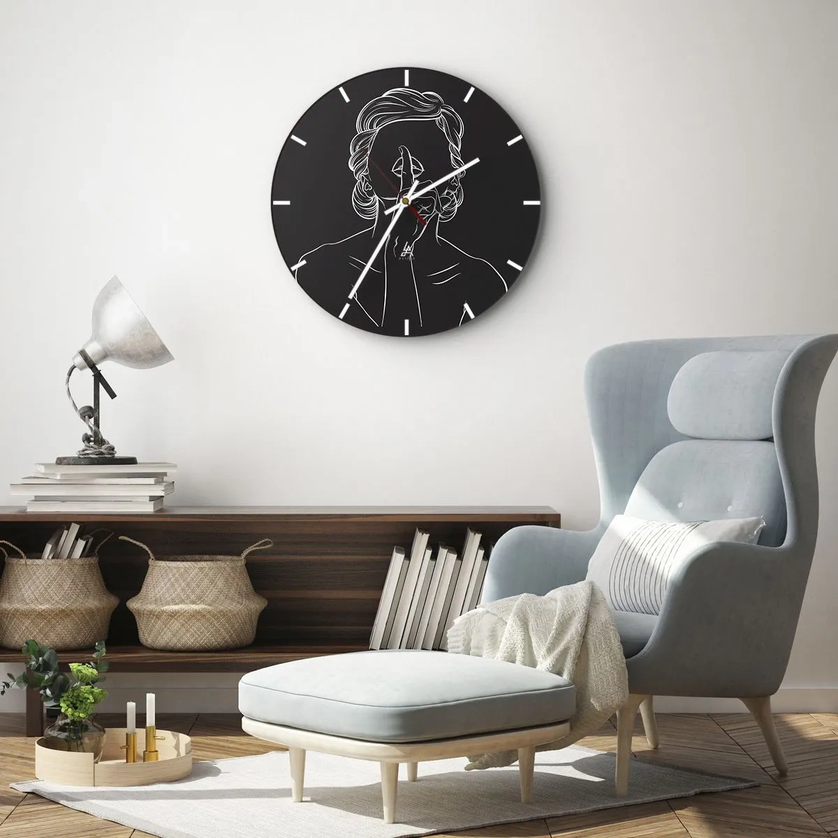 Vægur, Uret - En hvid omrids af en kvinde med fingeren for munden på en sort baggrund. - 30x30cm - Skønhed blomstrer i stilhed - Moderne vægdekoration til stue, køkken og soveværelse ARTTOR