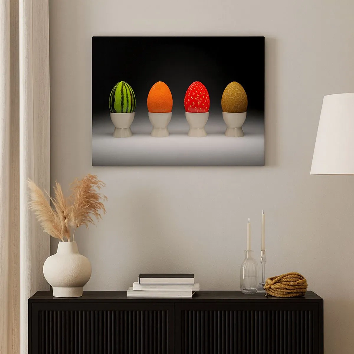 Lærredstryk - Billede på lærred - Farverige æg, der ligner frugt på en mørk baggrund - 70x50cm - Frugt morgenmad - Moderne vægdekoration til stue og soveværelse ARTTOR